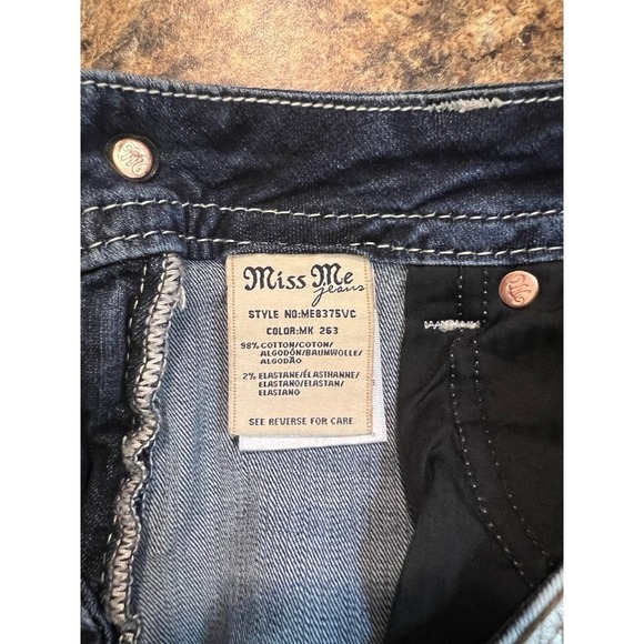 Womens Miss Me Mid Rise Curvy Crop Jeans - Picture 4 of 4